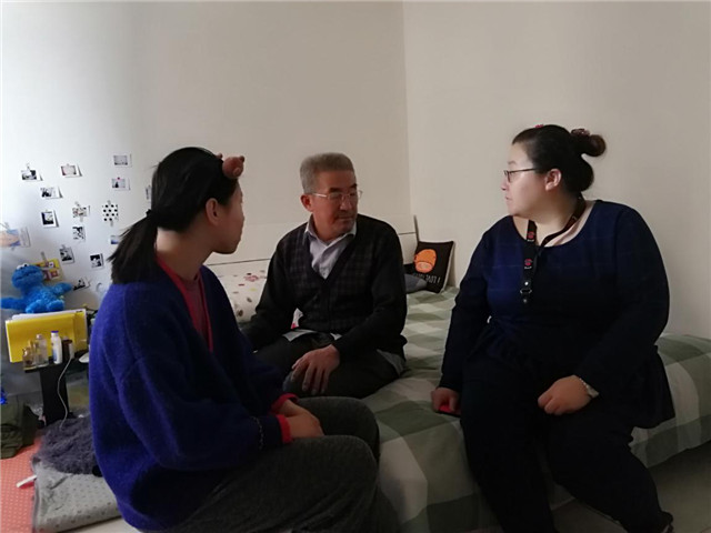 1551233138452909.jpg 王丽伟老师询问本市走读学生情况.jpg